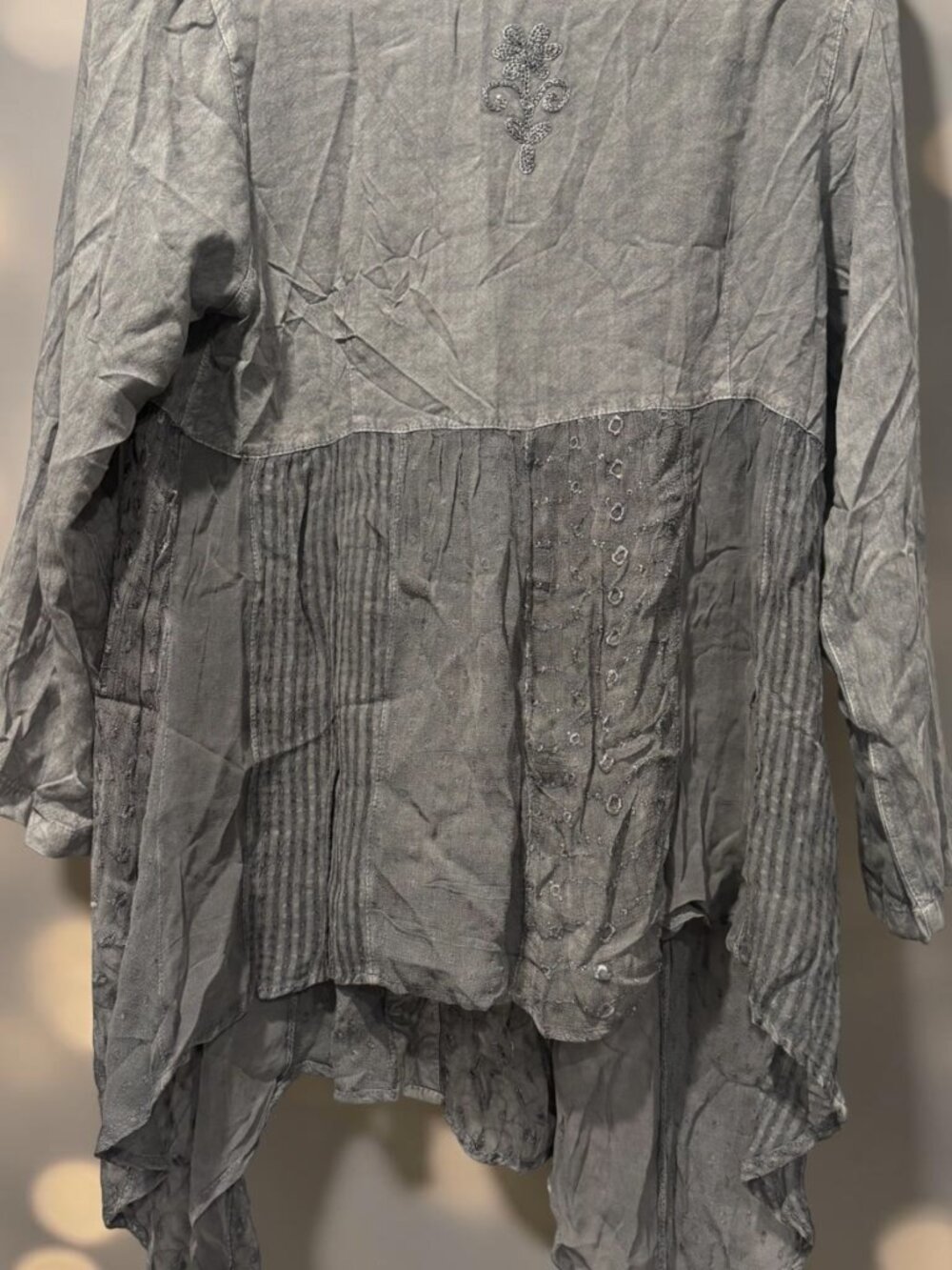Young Threads Size Large Shirt - Picture 2 of 4